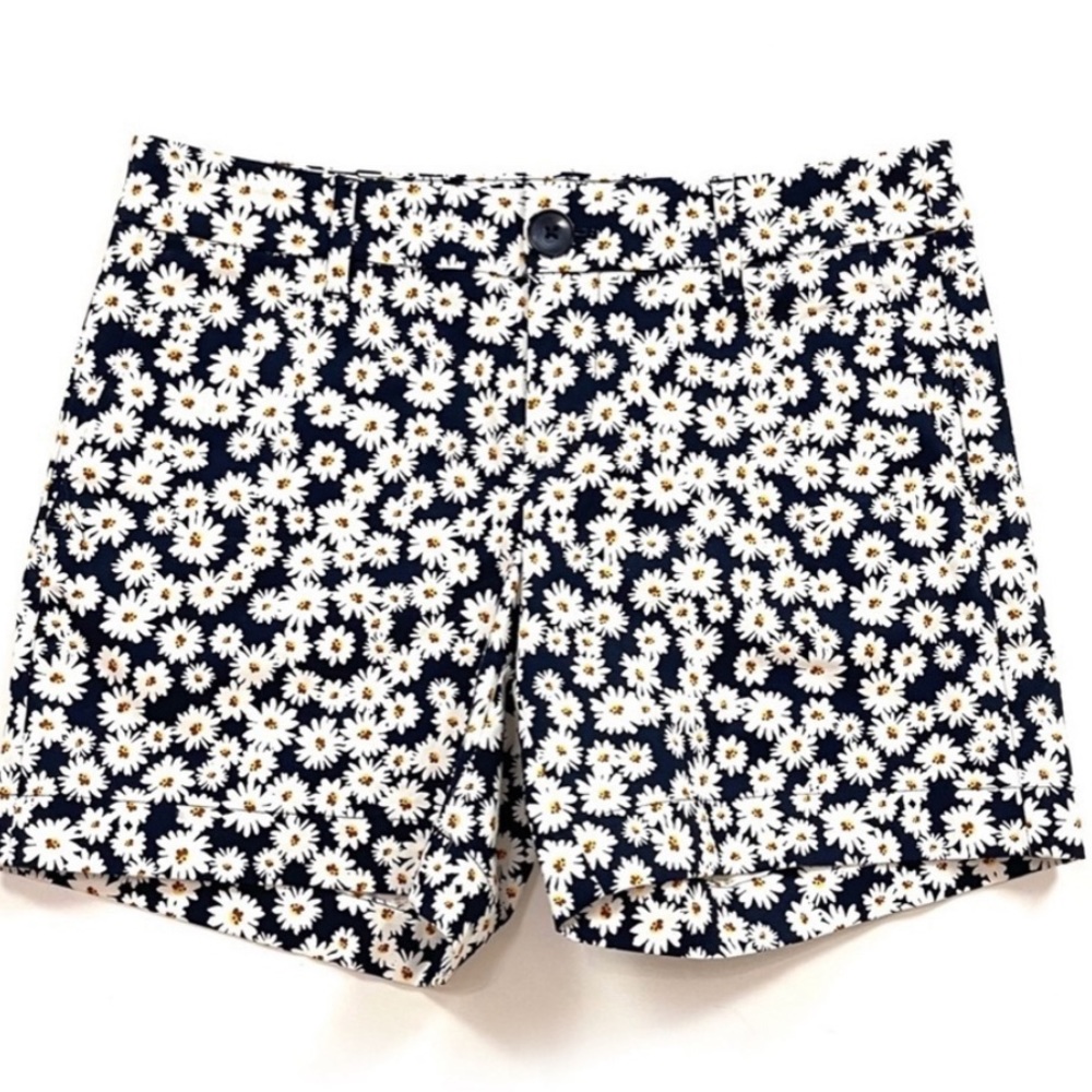 NWT ANN TAYLOR SCATTERED DAISY SHORTS, 4